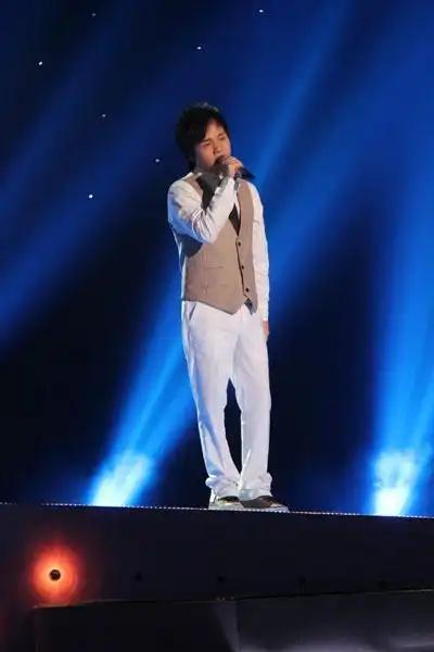 郑源演绎孟卫东力作天涯共此时获赞灵魂歌手