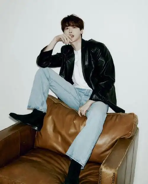 李钟硕ins更新新年照##又回春了硕