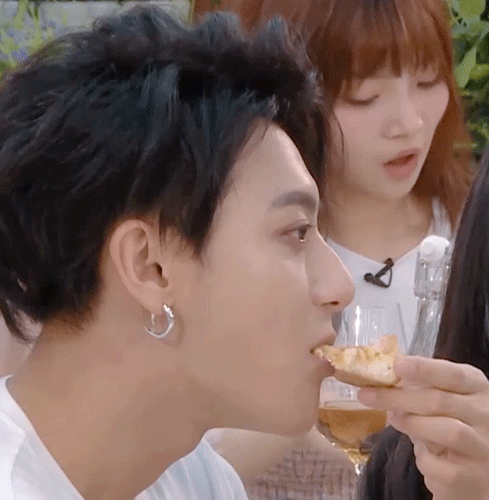 黄子韬吃东西动图小合集