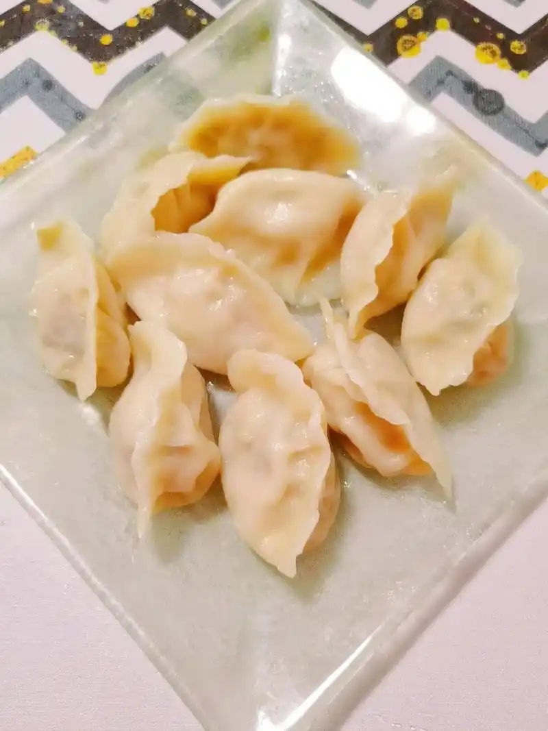 蒜黄三鲜水饺 健脾养胃南瓜小米糊