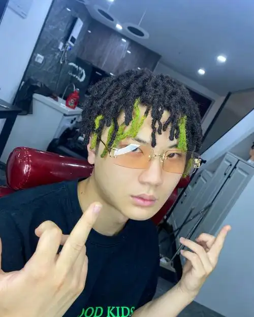 短款绿色挑染脏辫