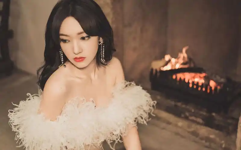 程潇白裙无刘海高清桌面壁纸