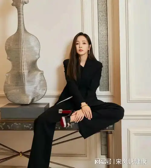 侯佩岑晒出自我最新近照引关注这是一份属于自己的气场