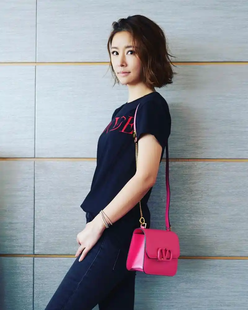 林心如晒自拍美艳动人隔空喊话示爱霍建华59岁齐秦现身送祝福