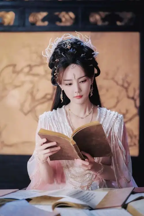 李一桐狐妖定妆花絮