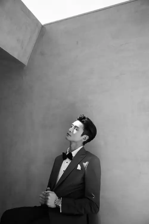 张云龙这种身材比例好的帅哥真的好适合穿西装啊,有一种温文尔雅风度