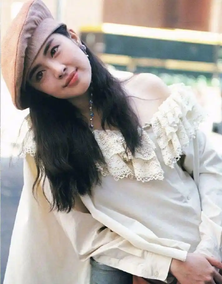 看了王祖贤90年代港风穿搭(大气又自然现在也依旧不过时) - 品度娱乐