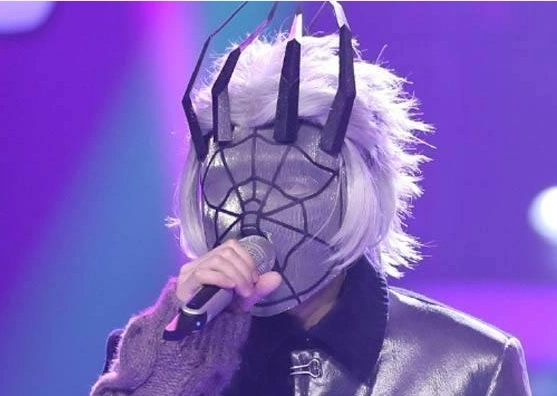 《蒙面唱将》曾惊现史上最难猜歌手,揭面遭主持人质问:你来干嘛