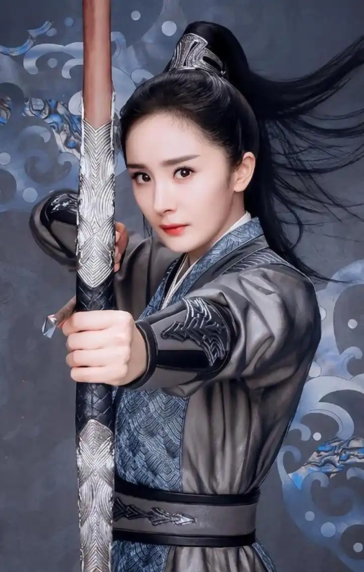 侠女发型典范:古装武侠剧中的高马尾风采 古装武侠剧里,高高挽起的