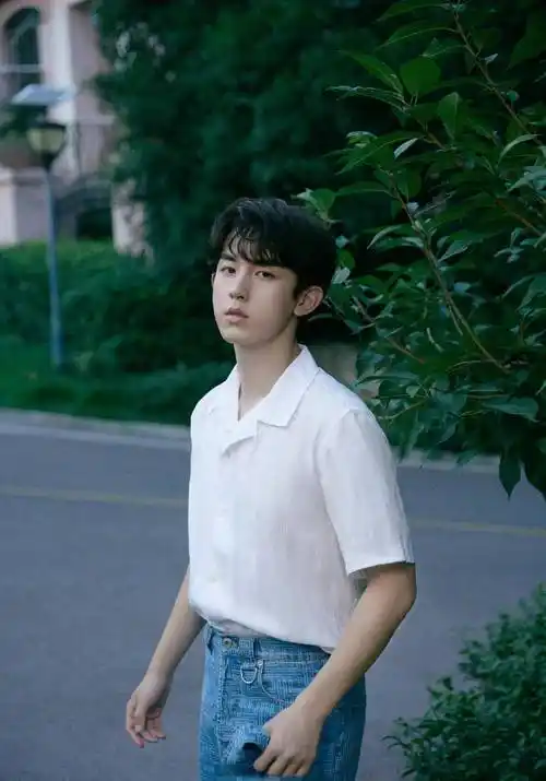 郭俊辰随手拍大片释出 少年感满满,正好他的《少年派2》也要播出_感觉