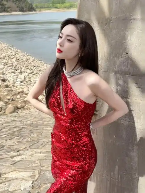 古力娜扎放风筝比心##古力娜扎放风筝一次成功