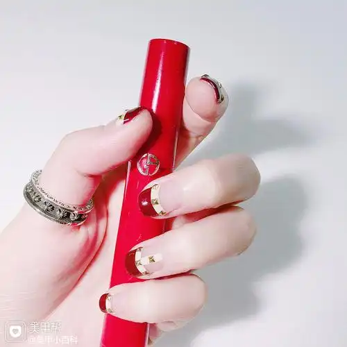 法式红色白色铆钉手绘韩系美甲图片