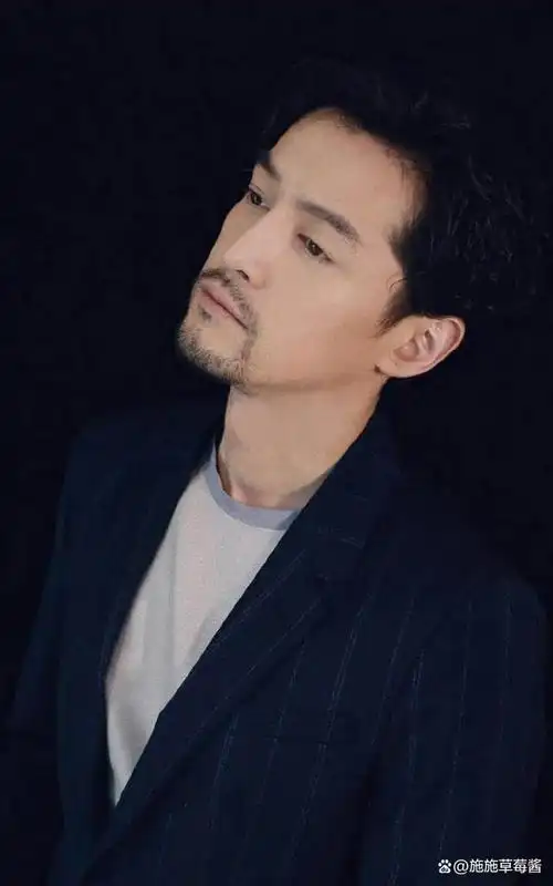 盘点那些留过胡子的男星,朱一龙略显沧桑,杨烁难以认出