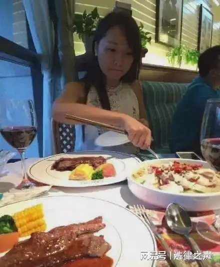 男子约见网恋女友,吃饭间上厕所溜了,网友:你不要给我|约会|骗子_网易