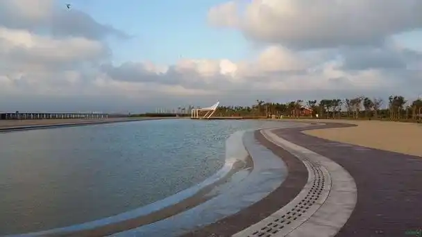 天津东堤公园位于滨海新区东堤路,是一个集休闲,娱乐,观光,游玩于一体