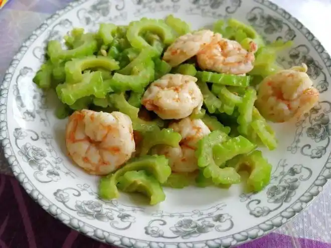 苦瓜虾仁的做法