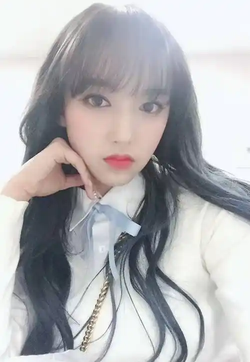 照片中的程潇可甜可盐.