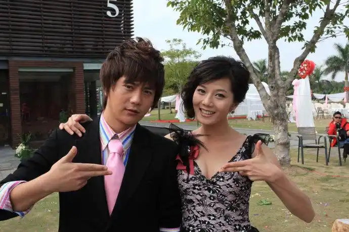 丝丝心动侯齐圣vs韦玲!