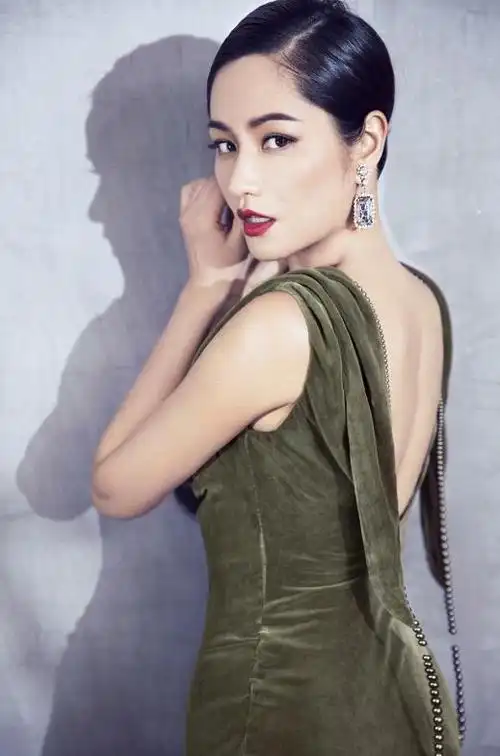 胡兵瞿颖霸气走秀!106岁超模组合,网友:风采不减当年!