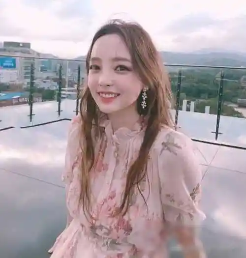 成立具荷拉法!|崔雪莉|娱乐圈|李知恩_网易订阅