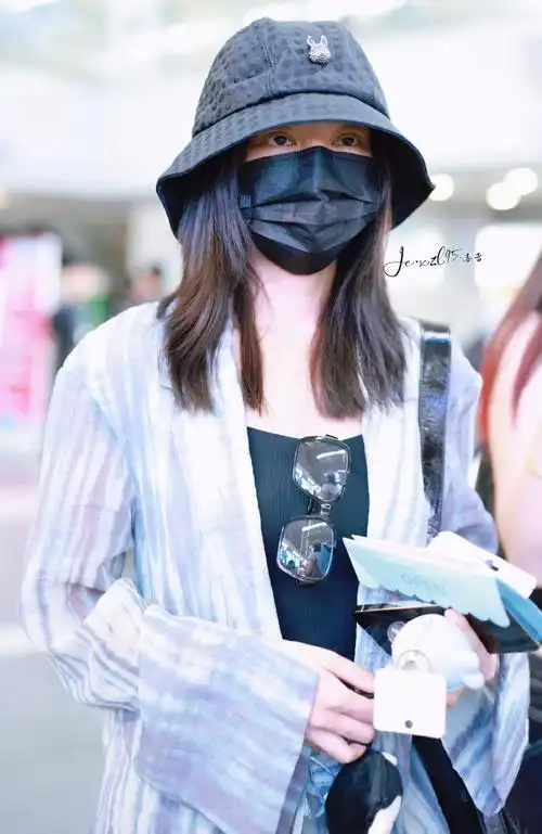 学穿搭##明星同款##辛芷蕾##辛芷蕾同款##辛芷蕾私服##明星机场私服