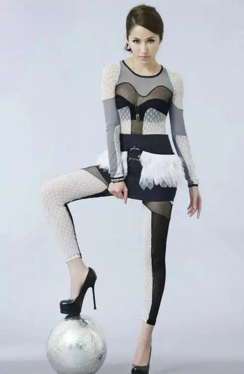 每天美图萧亚轩的高跟鞋美图大赏