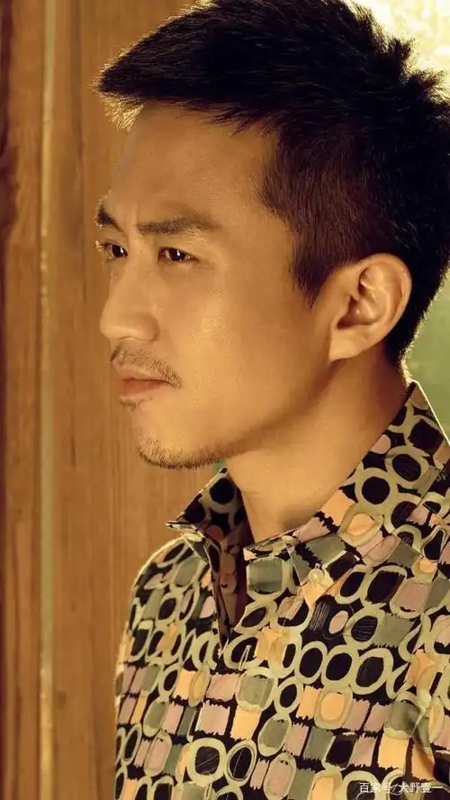 15岁离家出走,打耳洞染头发,41岁片酬4000万,邓超经历了什么?