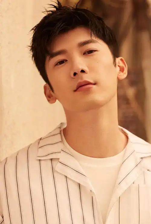 刘芮麟运动风帅气写真封面大片99