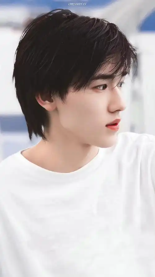 宋亚轩与白色适配度##宋亚轩湿发小黄鸭随拍