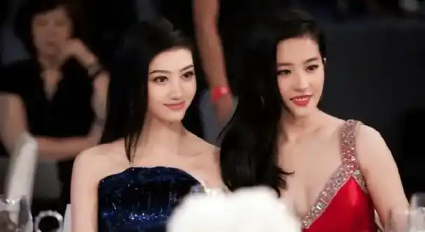 虽说景甜的作品一直不温不火,但是她的颜值却得到了大家一致认可.