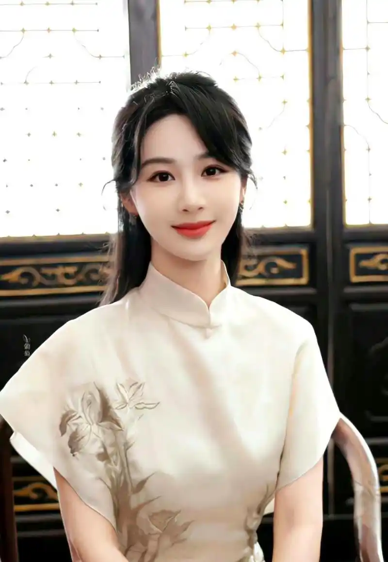 [并不简单][三哈]  #杨紫穿旗袍了