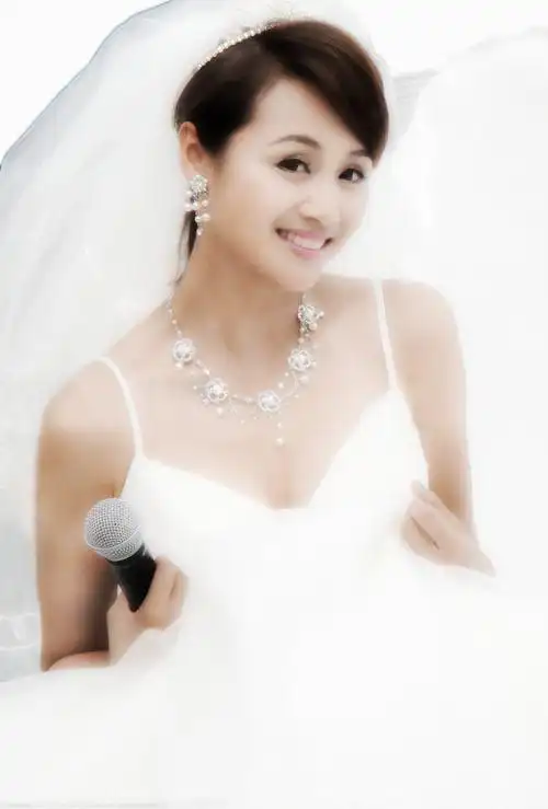 曹颖身披百万镶水晶婚纱庆国庆 浪漫过中秋