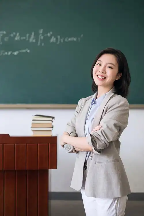 年轻的女教师图片素材