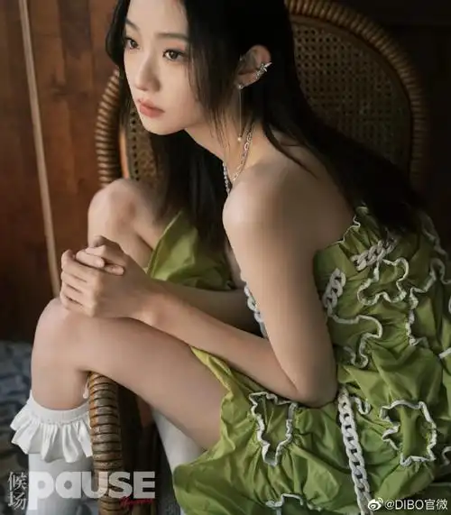 dibomanner对时尚不将就#鞋控#张艺凡超话火焰浮雕系列短筒系带马丁靴