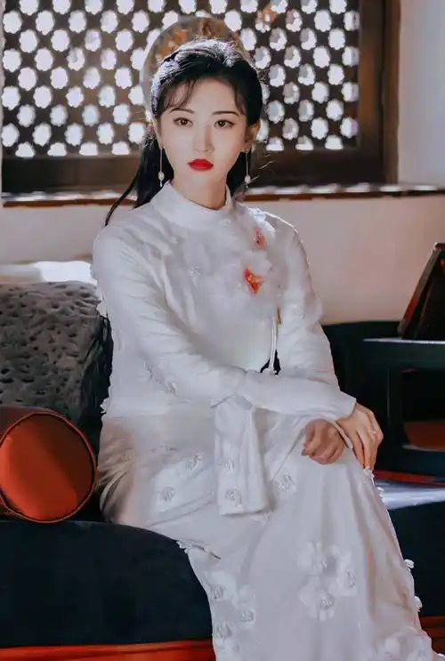 导演都嫌太胖的景甜,凭什么演司藤那么火?