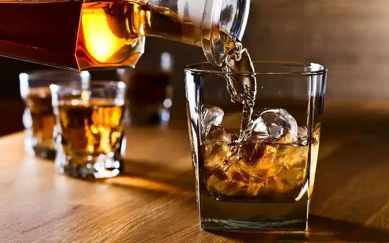 世界6大蒸馏酒,饮遍方称酒客