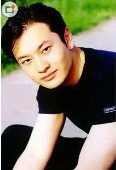 而在这不久后,黄晓明更是有这种脱发照流出.