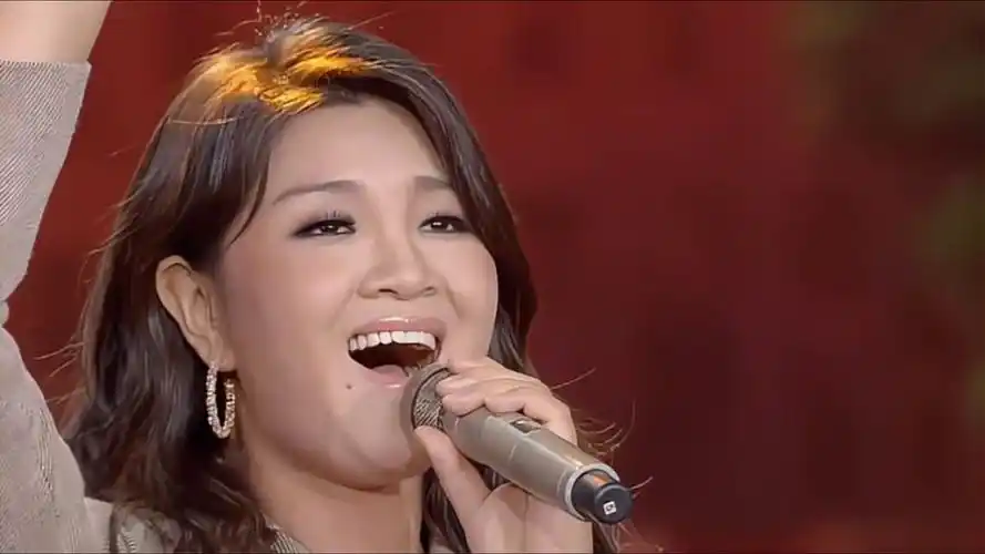 降央卓玛重现低音炮嗓音现场唱走天涯满满的草原风情