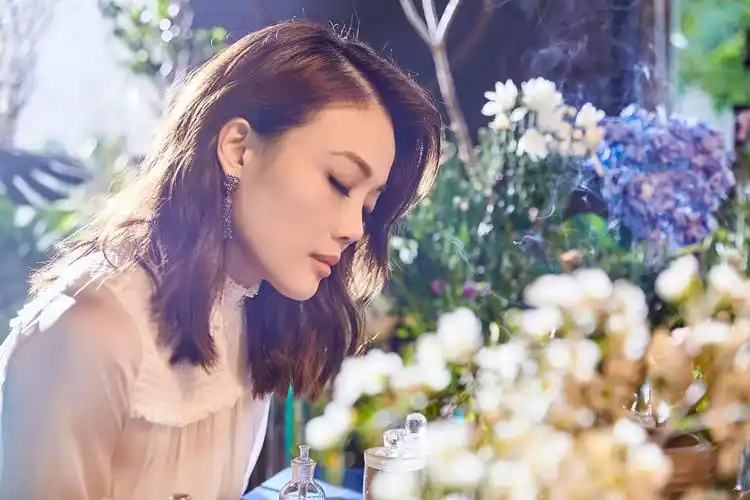 容祖儿《刚好》mv变森系女声 携手《独照》音乐人重启经典魔力