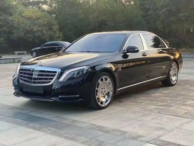2017年奔驰迈巴赫s600售价108万举手投足间尽显阔朗之风