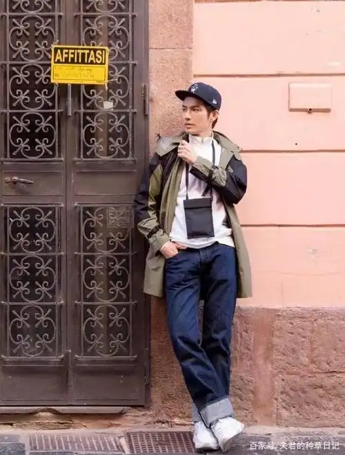男人别再穿polo衫了,太土!学学钟汉良这样穿,成熟帅气有魅力