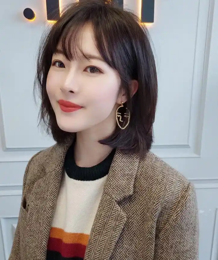 小个子女生别留"黑长直",今年最流行的4种短发,既显高又瘦脸