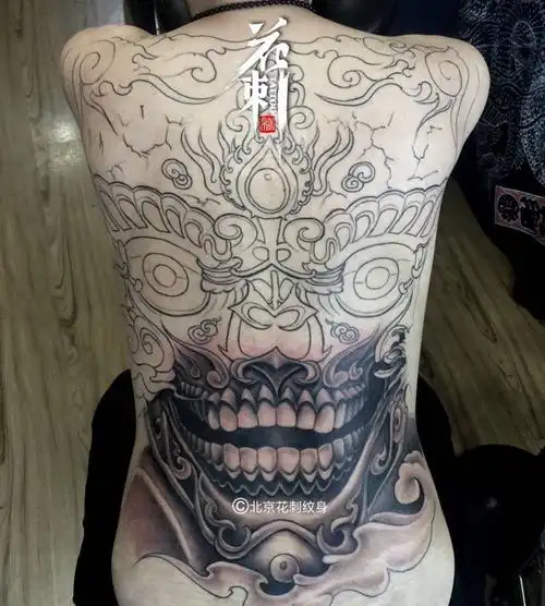 满背嘎巴拉纹身图片_背部传统人物宗教纹身图案
