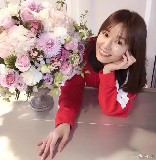 林心如连晒美照心情好,笑容灿烂少女范十足