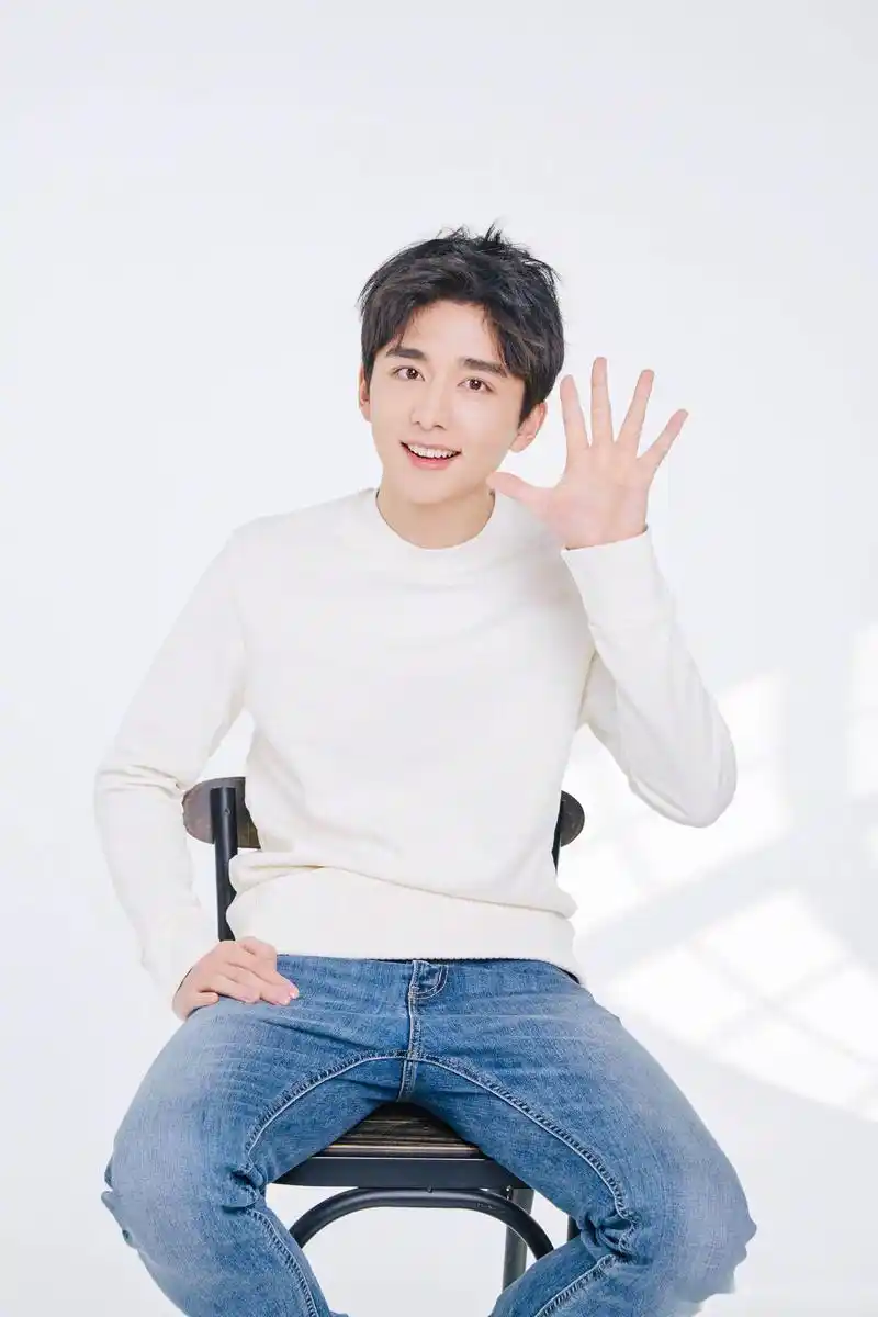 试问,谁不想养一只《你好旧时光》中小太阳林杨张新成这样又萌又苏的