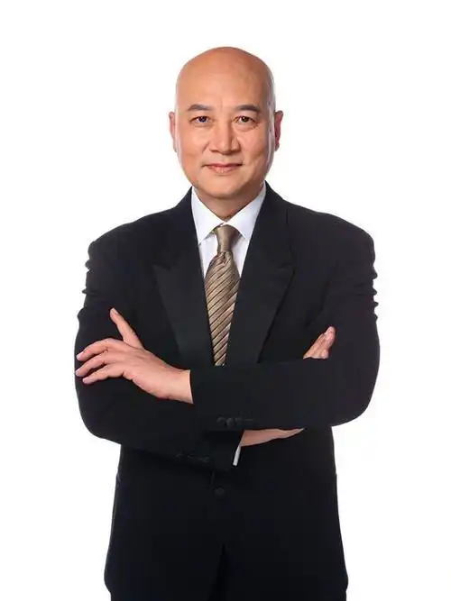 1990年49岁的陈丽华带着3个孩子嫁迟重瑞婚后赠他一座博物馆