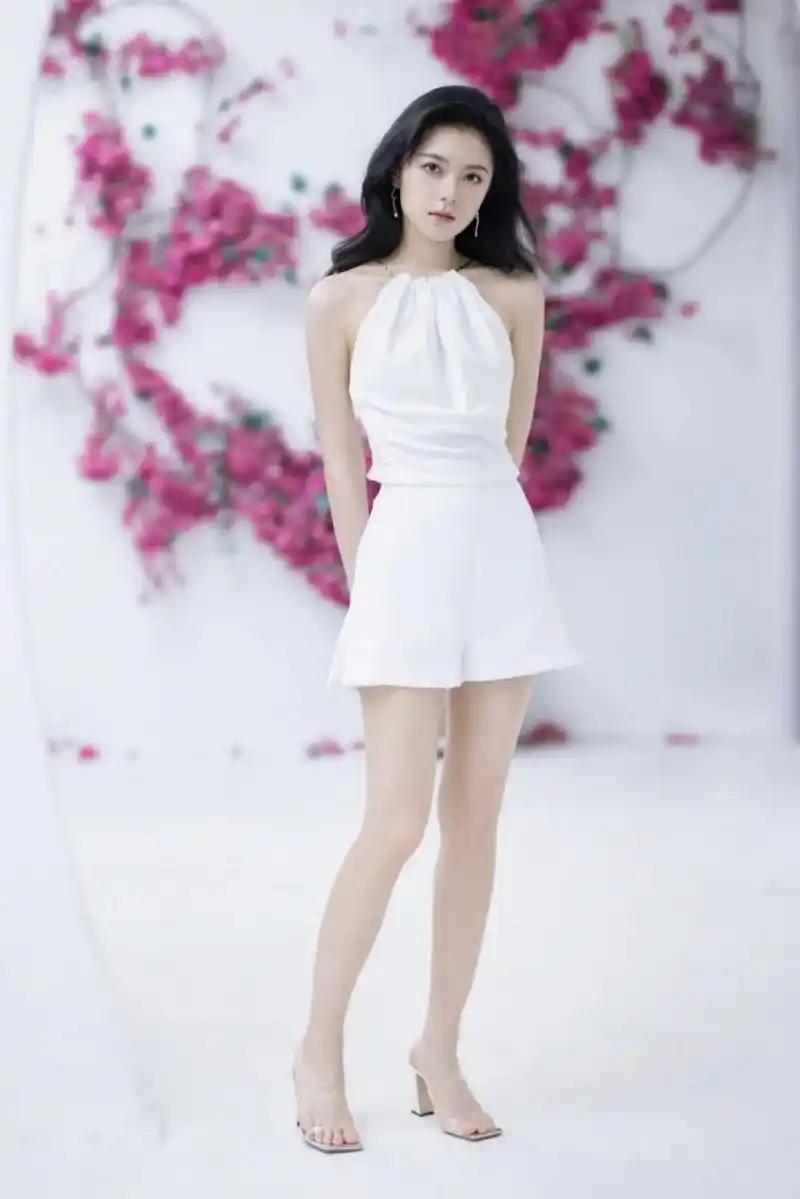 魅力十足. #明星动态# #明星穿搭# #赵今麦