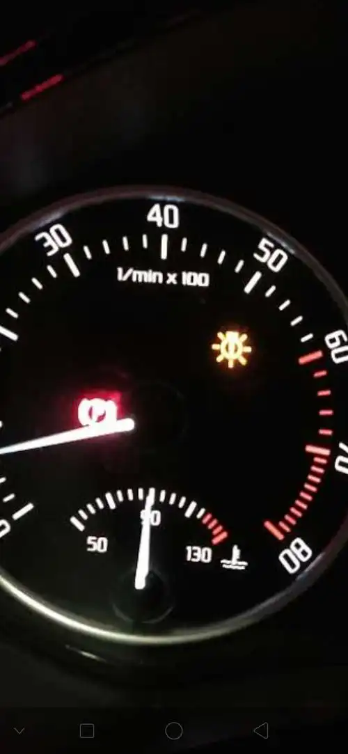 斯柯达明锐仪表盘上出现这个黄色的图标代表什么意思