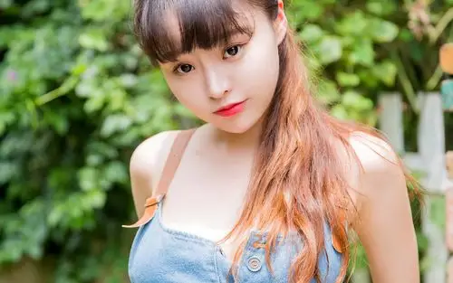 性感女神柳侑绮户外高清桌面壁纸