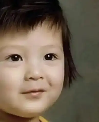 1/20新浪娱乐讯 娱乐圈男明星在走红后很多童年照片纷纷被扒出,盘点